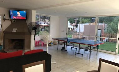 Casa en venta - 4 dormitorios 3 baños - 900ms2 - Costa Del Este