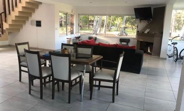 Casa en venta - 4 dormitorios 3 baños - 900ms2 - Costa Del Este