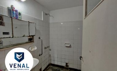 Casa venta multifamiliar. Son 2 casas en el mismo lote, frente y fondo. 3 y 4 ambientes cada una