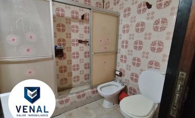 Casa venta multifamiliar. Son 2 casas en el mismo lote, frente y fondo. 3 y 4 ambientes cada una