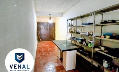 Casa venta multifamiliar. Son 2 casas en el mismo lote, frente y fondo. 3 y 4 ambientes cada una