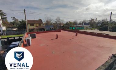 Casa venta multifamiliar. Son 2 casas en el mismo lote, frente y fondo. 3 y 4 ambientes cada una