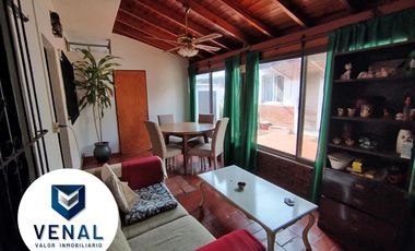 Casa venta multifamiliar. Son 2 casas en el mismo lote, frente y fondo. 3 y 4 ambientes cada una