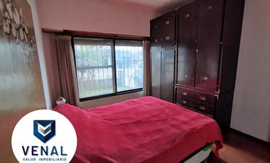 Casa venta multifamiliar. Son 2 casas en el mismo lote, frente y fondo. 3 y 4 ambientes cada una