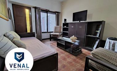 Casa venta multifamiliar. Son 2 casas en el mismo lote, frente y fondo. 3 y 4 ambientes cada una