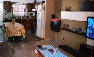 Casa en venta - 2 dormitorios 1 baño - 90mts2 - Berazategui