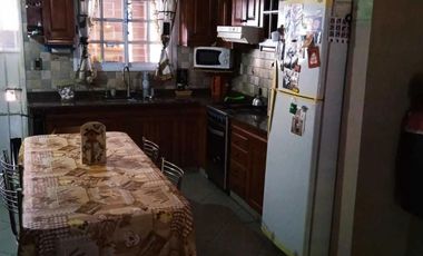 Casa en venta - 2 dormitorios 1 baño - 90mts2 - Berazategui