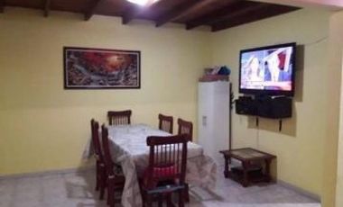 Casa en venta - 2 dormitorios 1 baño - 140mts2 - La Plata