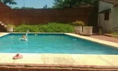 Casa quinta en venta - 3 Dormitorios 3 Baños - Cocheras - 1.300Mts2 - Lobos