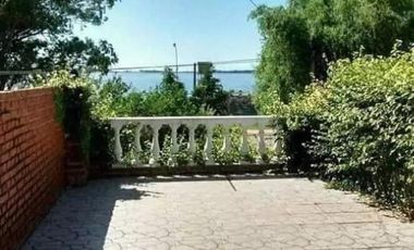 Casa quinta en venta - 3 Dormitorios 3 Baños - Cocheras - 1.300Mts2 - Lobos