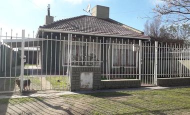 Casa en venta - 3 dormitorios 2 baños - Cocheras - 300mts2 - Necochea