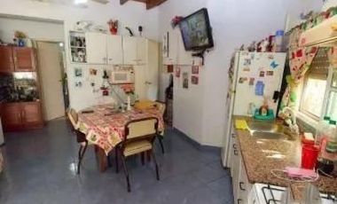 Departamento en venta - 4 Dormitorios 1 Baño - Cochera - 70Mts2 - Quilmes