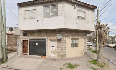 Departamento en venta - 4 Dormitorios 1 Baño - Cochera - 70Mts2 - Quilmes