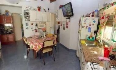 Departamento en venta - 4 Dormitorios 1 Baño - Cochera - 70Mts2 - Quilmes