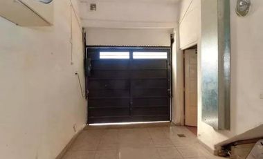 Departamento en venta - 4 Dormitorios 1 Baño - Cochera - 70Mts2 - Quilmes