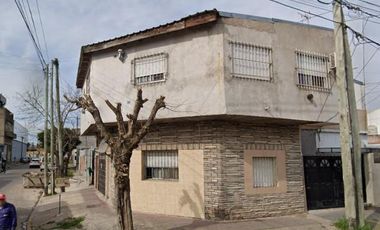 Departamento en venta - 4 Dormitorios 1 Baño - Cochera - 70Mts2 - Quilmes