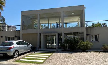 Departamento 2 ambientes con patio. VENTA CON RENTA