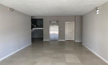 Departamento 2 ambientes con patio. VENTA CON RENTA