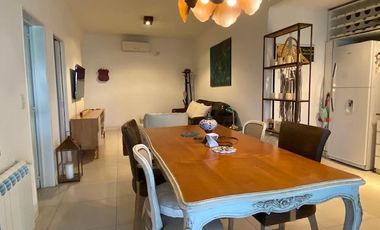 Departamento 2 ambientes con patio. VENTA CON RENTA