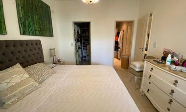 Departamento 2 ambientes con patio. VENTA CON RENTA