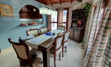 Exclusiva casa en La Lucila del mar .