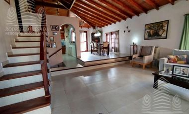 Exclusiva casa en La Lucila del mar .