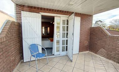 Exclusiva casa en La Lucila del mar .