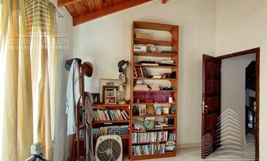 Exclusiva casa en La Lucila del mar .