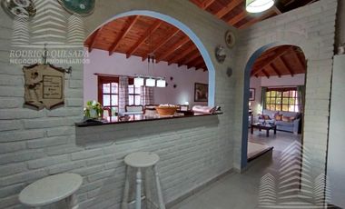 Exclusiva casa en La Lucila del mar .