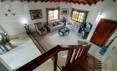 Exclusiva casa en La Lucila del mar .