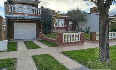 Exclusiva casa en La Lucila del mar .