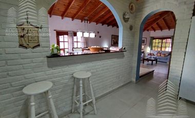 Exclusiva casa en La Lucila del mar .