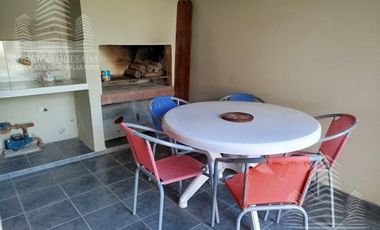 Exclusiva casa en La Lucila del mar .