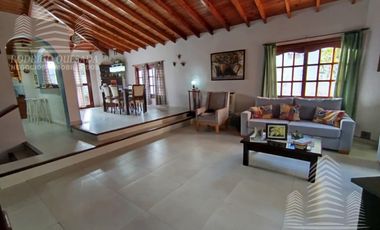 Exclusiva casa en La Lucila del mar .