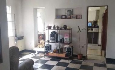 Casa venta - 4 dormitorios - 1 baño - 1 Cochera - 180mts2 totales - Las Flores