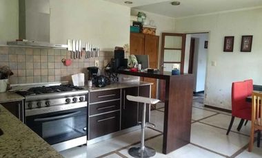 Casa venta - 4 dormitorios - 1 baño - 1 Cochera - 180mts2 totales - Las Flores