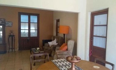 Casa venta - 4 dormitorios - 1 baño - 1 Cochera - 180mts2 totales - Las Flores