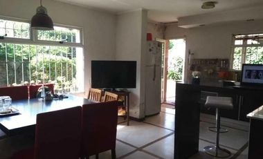 Casa venta - 4 dormitorios - 1 baño - 1 Cochera - 180mts2 totales - Las Flores