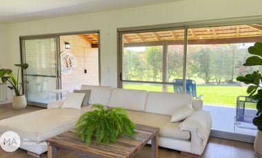 Casa 4 Dormitorios con jardín y pileta - San Marino Funes Hills - Funes | Venta