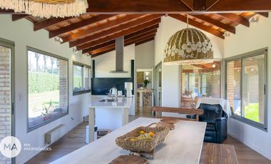 Casa 4 Dormitorios con jardín y pileta - San Marino Funes Hills - Funes | Venta