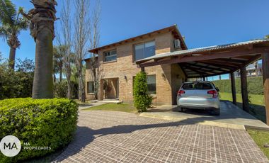 Casa 4 Dormitorios con jardín y pileta - San Marino Funes Hills - Funes | Venta