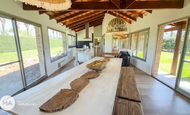 Casa 4 Dormitorios con jardín y pileta - San Marino Funes Hills - Funes | Venta