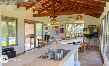 Casa 4 Dormitorios con jardín y pileta - San Marino Funes Hills - Funes | Venta