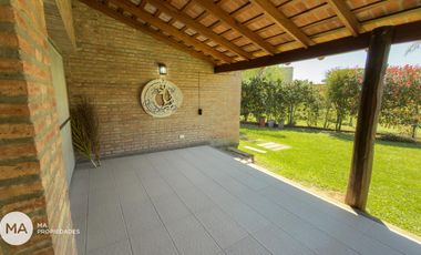 Casa 4 Dormitorios con jardín y pileta - San Marino Funes Hills - Funes | Venta