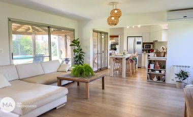 Casa 4 Dormitorios con jardín y pileta - San Marino Funes Hills - Funes | Venta