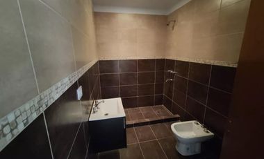 PH en venta - 2 Dormitorios 1 Baño - Remedios de Escalada, Lanús