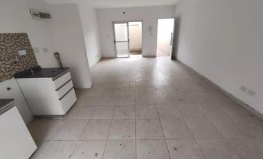 PH en venta - 2 Dormitorios 1 Baño - Remedios de Escalada, Lanús