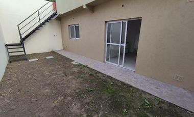 PH en venta - 2 Dormitorios 1 Baño - Remedios de Escalada, Lanús