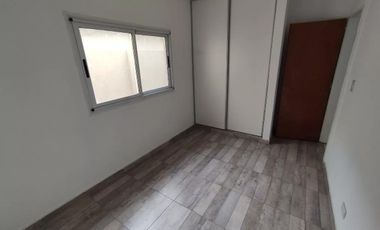 PH en venta - 2 Dormitorios 1 Baño - Remedios de Escalada, Lanús