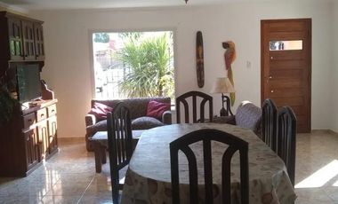 Casa en venta - 4 dormitorios 2 baños - Cochera - 180mts2 - Mar Chiquita